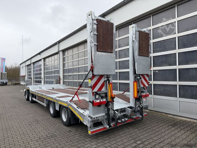 Low loader trailer Möslein T 4 VB H2  neuer 4 Achs Tieflader hydraulischen Rampen