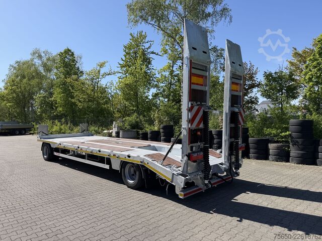 Low loader trailer Möslein T2 Plato 8,20  2 Achs Tieflader mit gerader Ladefläche 8,20 m, Neufahrzeug