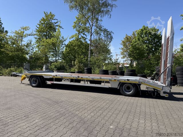 Low loader trailer Möslein T2 Plato 8,20  2 Achs Tieflader mit gerader Ladefläche 8,20 m, Neufahrzeug