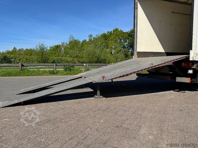 Suitcase Renault D Oprijwagen,  gesloten laadbak.