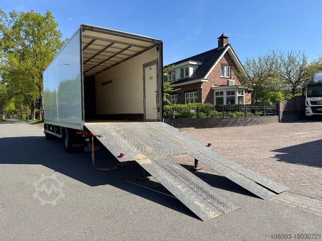 Suitcase Renault D Oprijwagen,  gesloten laadbak.