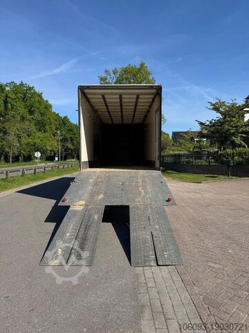 Suitcase Renault D Oprijwagen,  gesloten laadbak.