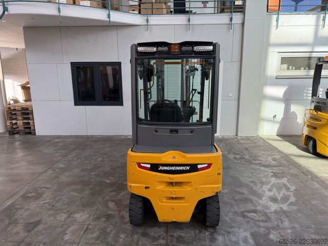 Electric 4-wheel forklift Jungheinrich EFG 320 / STVZO / nur 1955 Std.