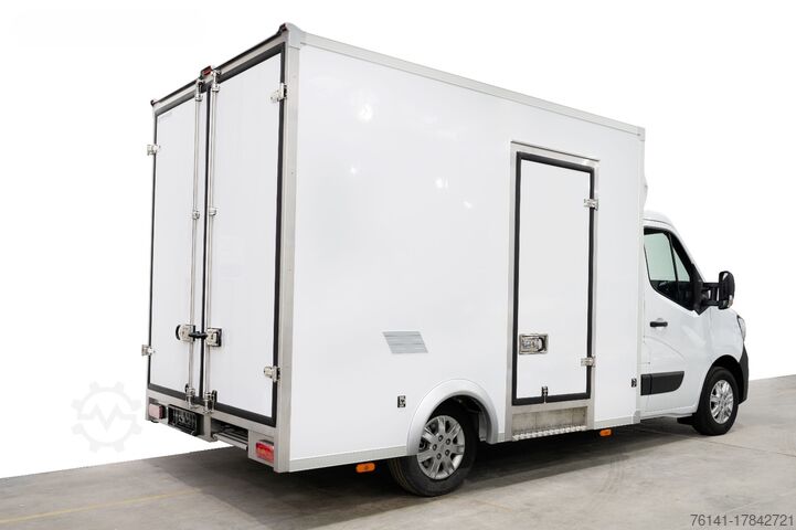 Transporter mit Koffer Renault Master Isolierte Koffer Platform