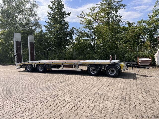 Low loader trailer Möslein T4 VB H1 gerade  neuer 4 Achs Tieflader gerade hydraulischen Rampen