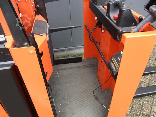 Hochhubkommissionierstapler TOYOTA OME 100M