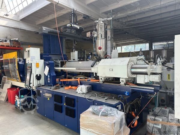 Injection molding machine ENGEL Victory 2550/350 Tech mit dem Roboter En