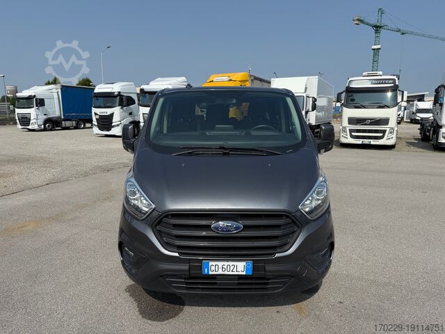 9-SEATER MINIBUS FORD TRANSIT CUSTOM