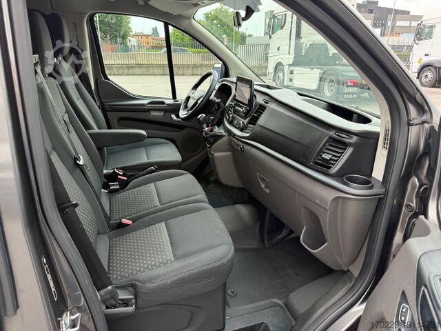 9-SEATER MINIBUS FORD TRANSIT CUSTOM