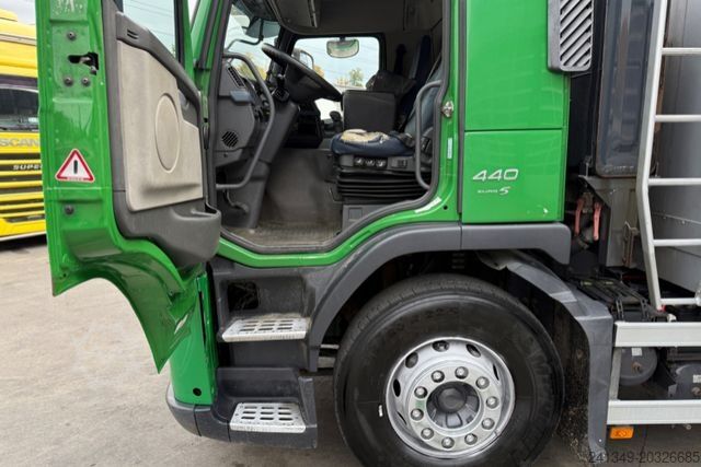 Special purpose truck VOLVO FM-440 6x2 Getreidekipper