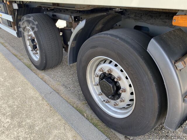 Box body Samro 2-Axle Isobox 12.60 x2.50 x2.50 / 2x Steering A...