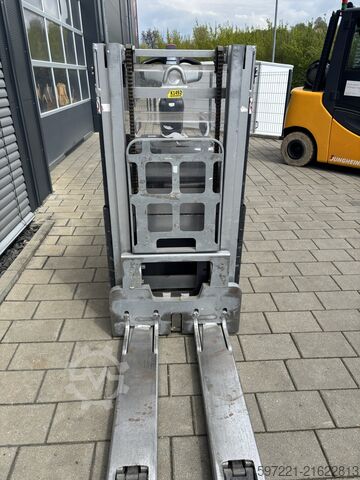 Pallet Stackers Still EXDSF20