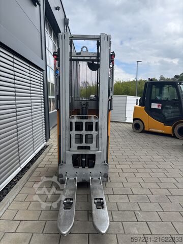 Pallet Stackers Still FXV14