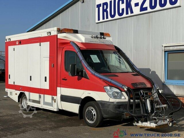 Kehrmaschine Mercedes-Benz 515 CDI Ölspurreiniger Technik Bj. 2013