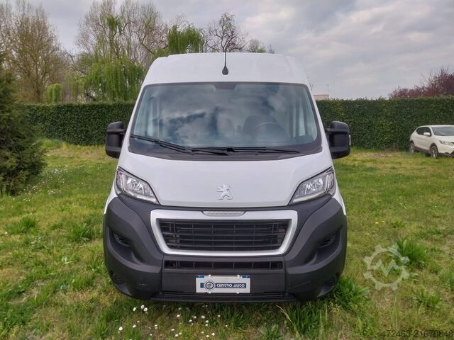 Van with medium wheelbase and medium roof (MWB MR) Peugeot Boxer 33 2.2 BlueHDi 140 S&S PM TM