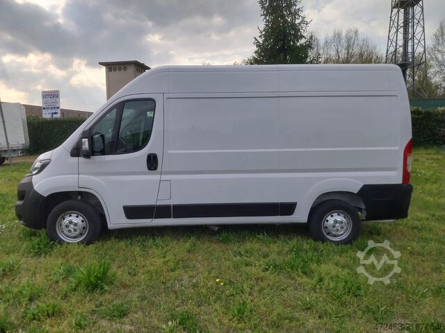 Van with medium wheelbase and medium roof (MWB MR) Peugeot Boxer 33 2.2 BlueHDi 140 S&S PM TM