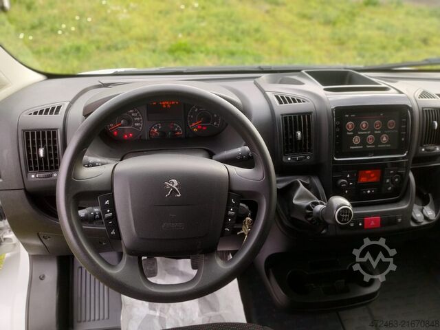 Van with medium wheelbase and medium roof (MWB MR) Peugeot Boxer 33 2.2 BlueHDi 140 S&S PM TM