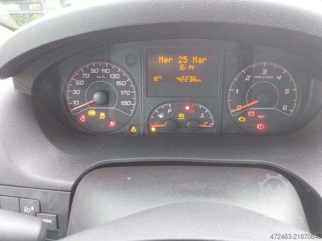 Van with medium wheelbase and medium roof (MWB MR) Peugeot Boxer 33 2.2 BlueHDi 140 S&S PM TM