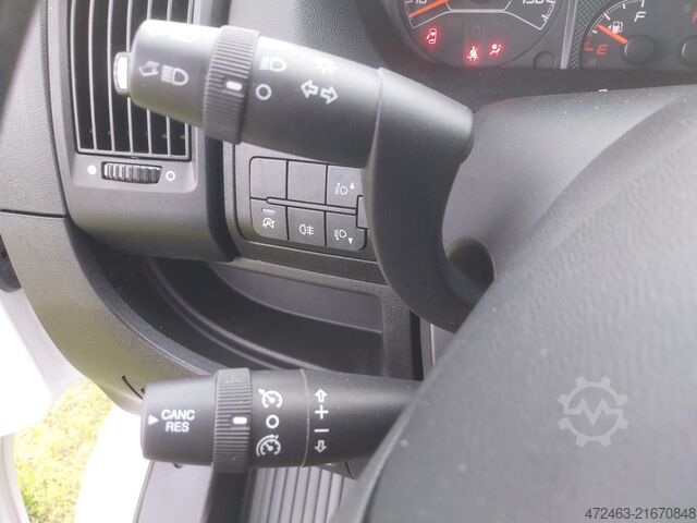 Van with medium wheelbase and medium roof (MWB MR) Peugeot Boxer 33 2.2 BlueHDi 140 S&S PM TM