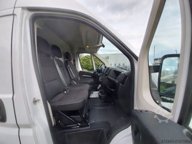 Van with medium wheelbase and medium roof (MWB MR) Peugeot Boxer 33 2.2 BlueHDi 140 S&S PM TM