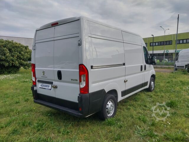 Van with medium wheelbase and medium roof (MWB MR) Peugeot Boxer 33 2.2 BlueHDi 140 S&S PM TM