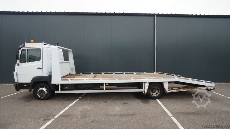 Autotransporter Mercedes-Benz 814 machine transporter truck