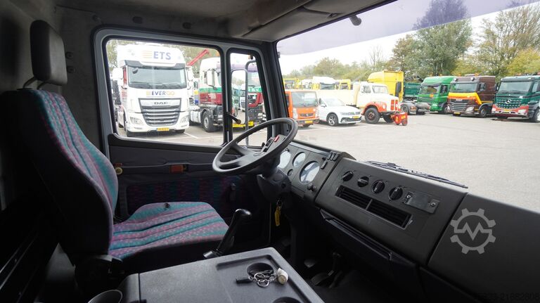 Autotransporter Mercedes-Benz 814 machine transporter truck
