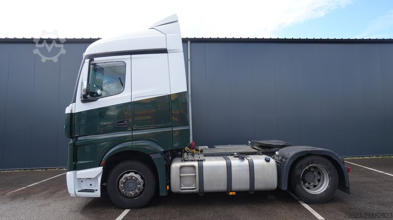 Standard-SZM Mercedes-Benz Actros 1942 tractor unit with compressor