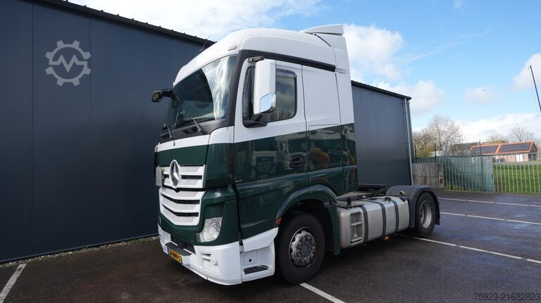 Standard-SZM Mercedes-Benz Actros 1942 tractor unit with compressor