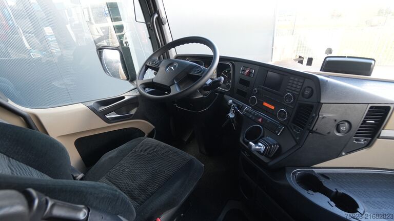 Standard-SZM Mercedes-Benz Actros 1942 tractor unit with compressor