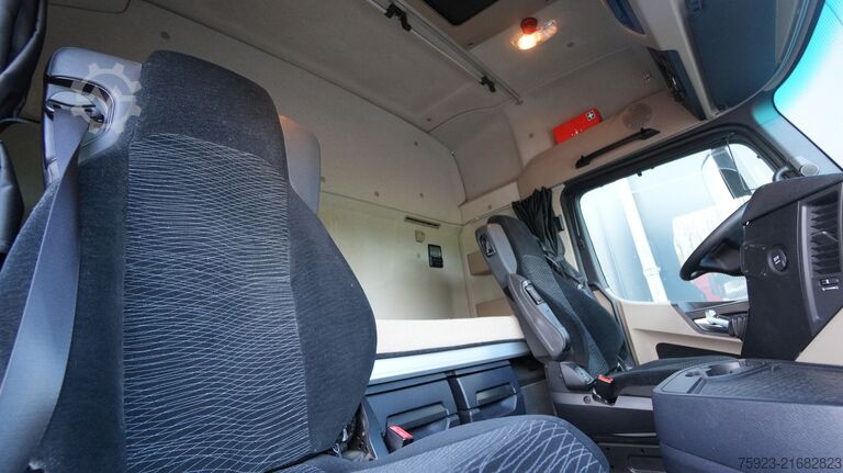 Standard-SZM Mercedes-Benz Actros 1942 tractor unit with compressor