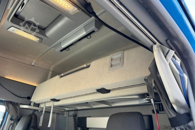 Flatbed truck with tarp RENAULT T520 6x2