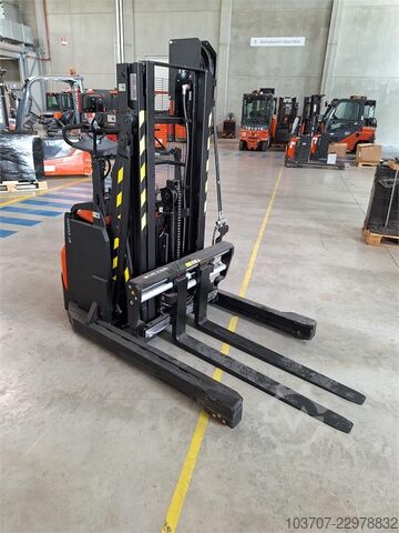 Stapler Toyota SWE120XR