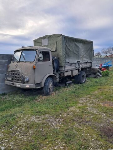 Flatbed truck with tarp STEYR M680 mit Ladebordwand