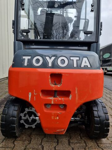 4-wheel forklift GABELSTAPLER TOYOTA 1,6t NUR 1900 Stunden 8FBM16T