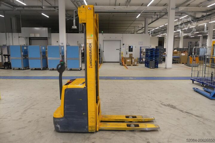 Jungheinrich - High-lift pallet truck + charger Jungheinrich EJC 216