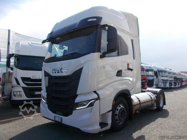 Standard tractor unit IVECO S-WAY AS440S46T/P LNG