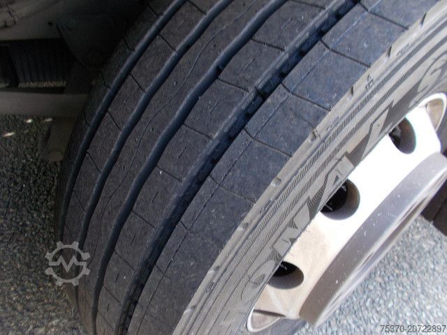 Standard tractor unit IVECO S-WAY AS440S46T/P LNG