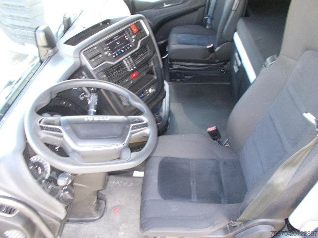 Standard tractor unit IVECO S-WAY AS440S46T/P LNG