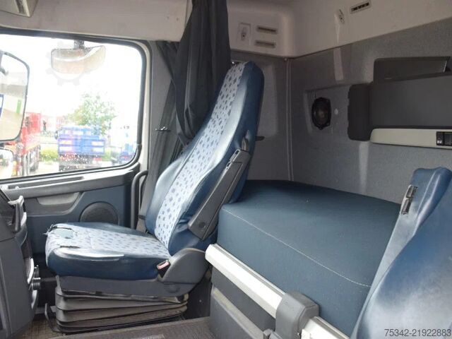Loading platform Volvo FH 12.460