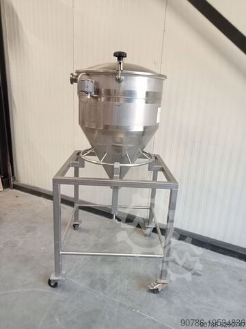 Liquid tank, silo, storage vessel  