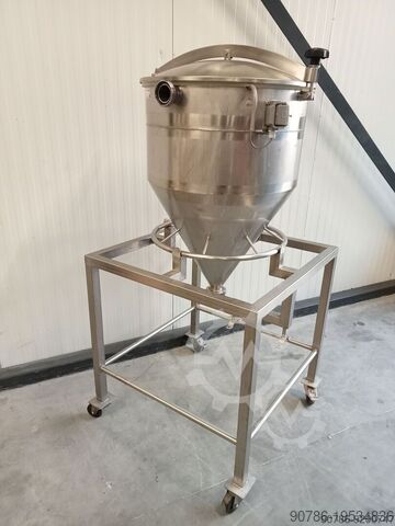 Liquid tank, silo, storage vessel  