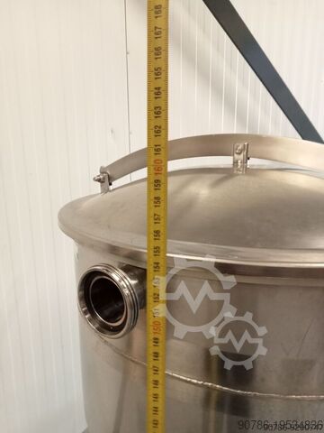 Liquid tank, silo, storage vessel  