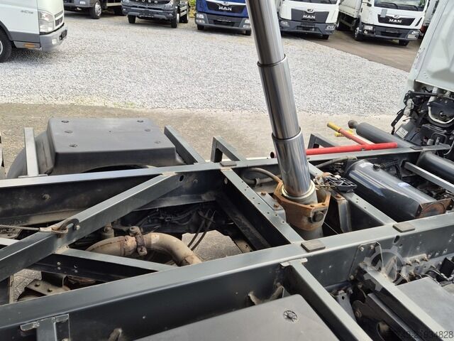 Three-way tipper van Fuso 7C15 Dreiseitenkipper AHK Kipper 7C18