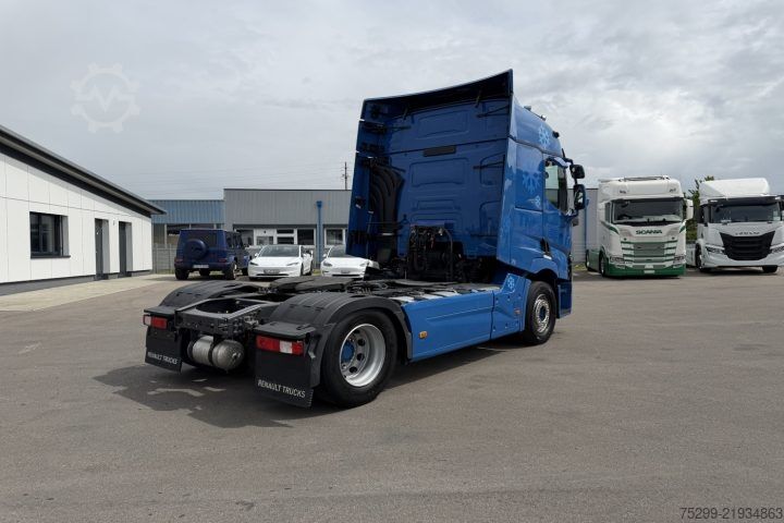 Standard tractor unit Renault T440 4x2 / Swiss-Vehicle