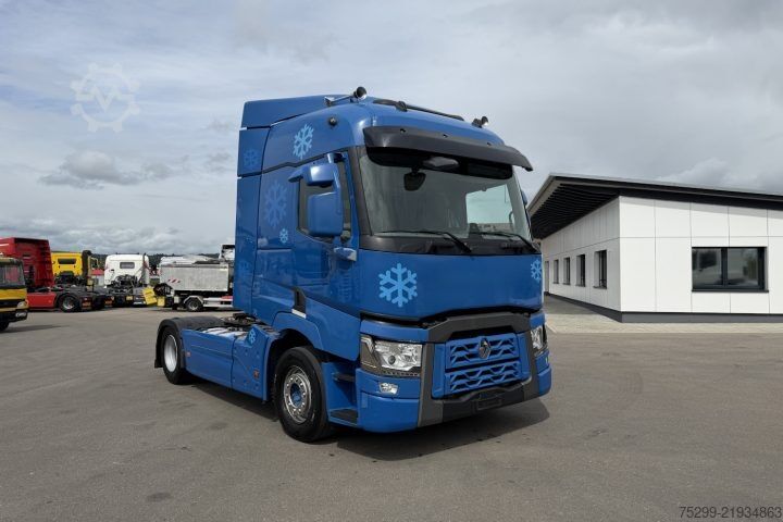 Standard tractor unit Renault T440 4x2 / Swiss-Vehicle