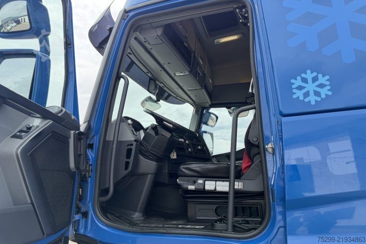 Standard tractor unit Renault T440 4x2 / Swiss-Vehicle