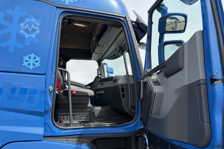 Standard tractor unit Renault T440 4x2 / Swiss-Vehicle