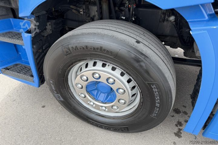 Standard tractor unit Renault T440 4x2 / Swiss-Vehicle