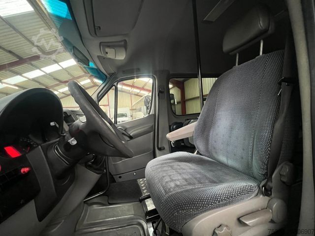 Minibus VOLKSWAGEN Crafter 2.5 TDi Maxi 9Sitze + Lift ENGINE BROKEN